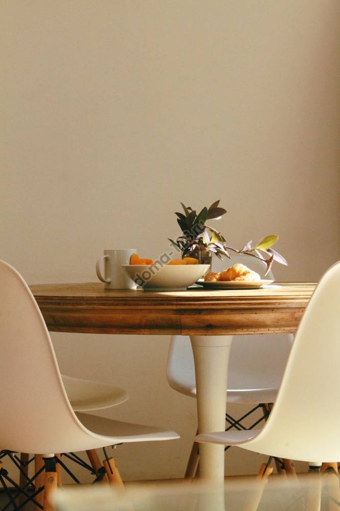 croissant-bread-beside-bowl-and-mug-on-table-2930894