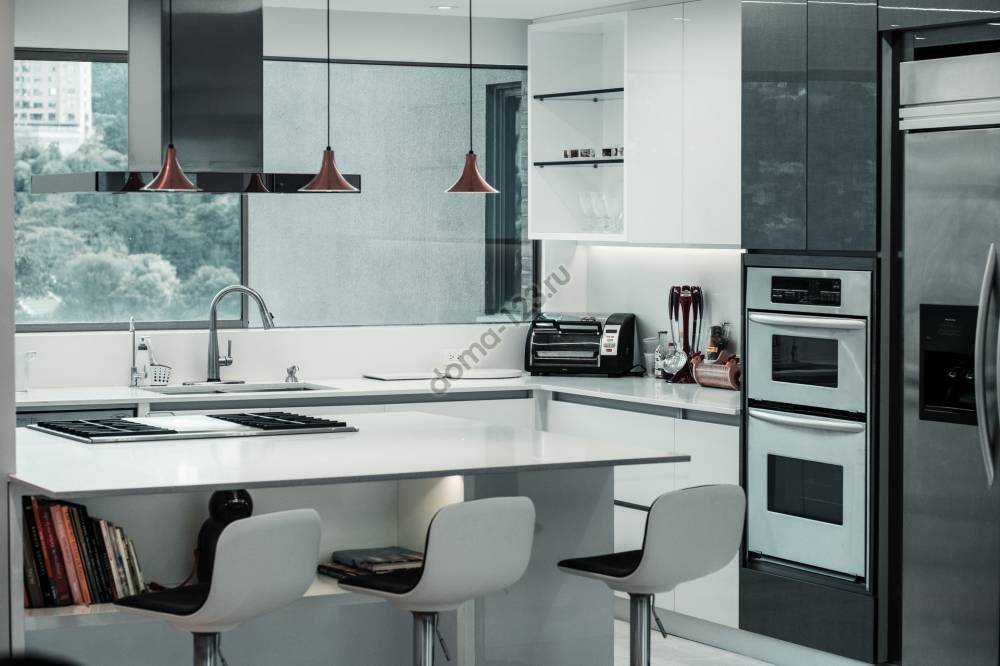 black-and-white-kitchen-3637739