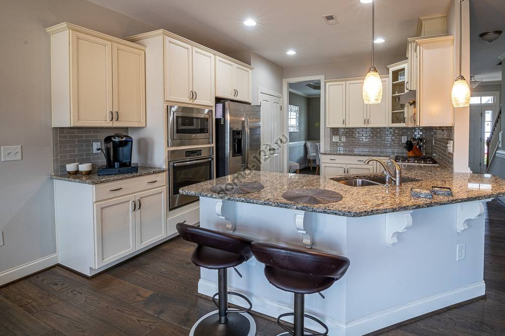 brown-and-black-marble-kitchen-counter-3958964