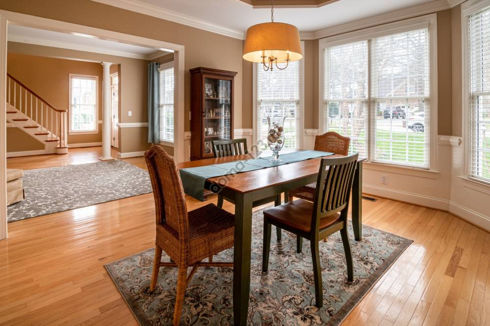 photo-of-wooden-table-on-top-of-carpet-3935326